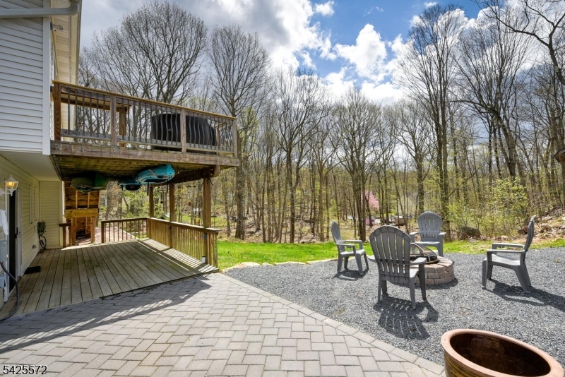 61 Lakeside Dr NW