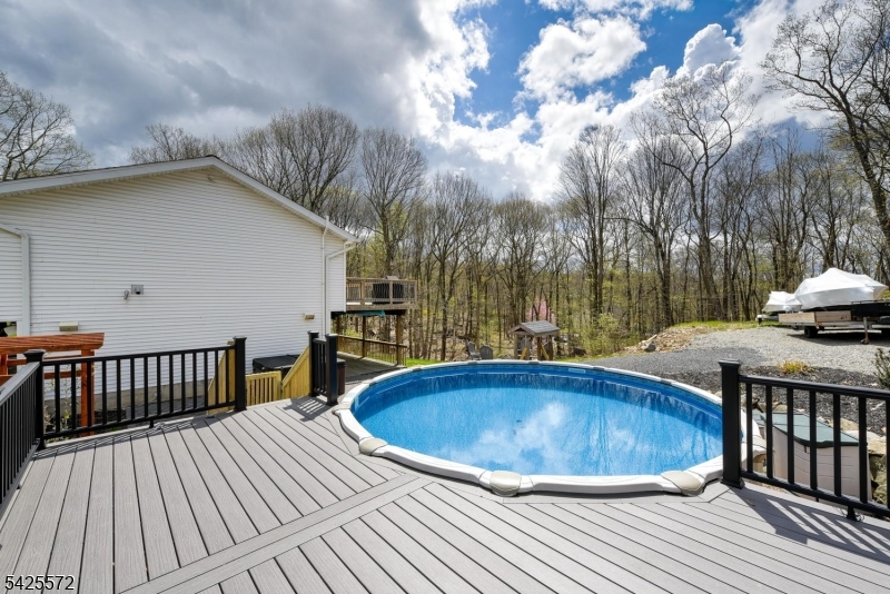 61 Lakeside Dr NW