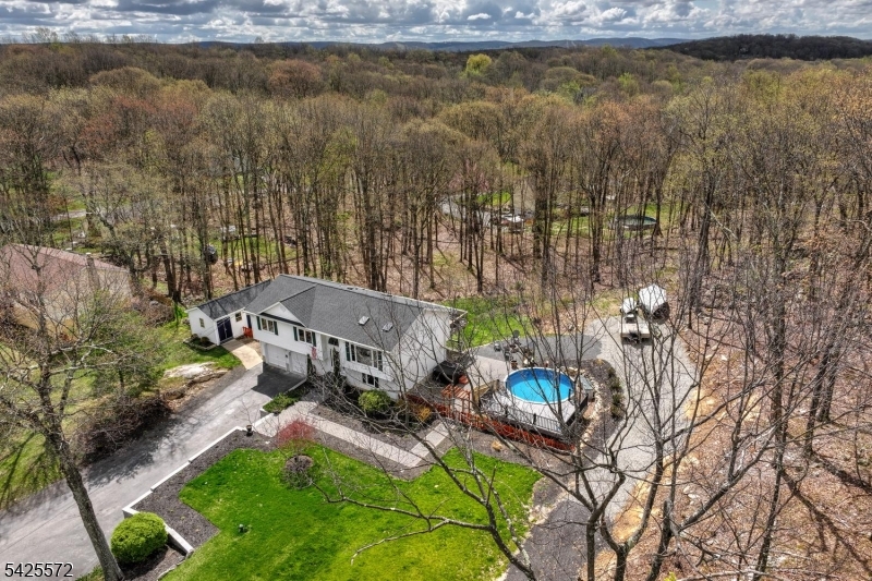 61 Lakeside Dr NW