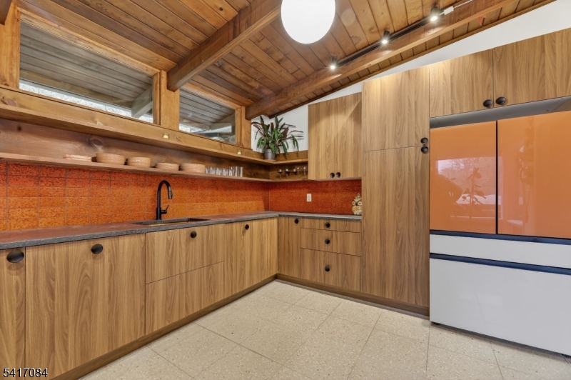 39 Skyline Dr