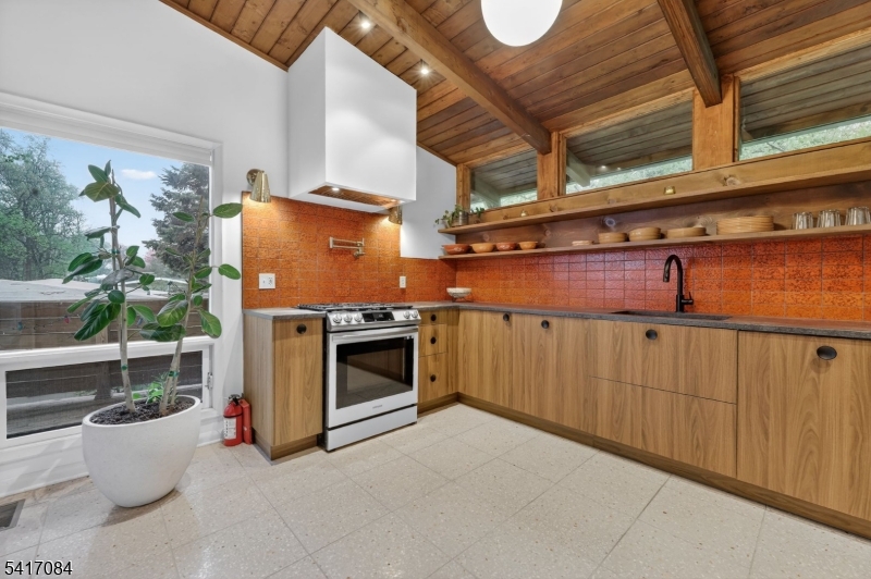 39 Skyline Dr