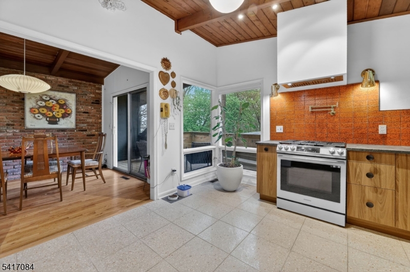 39 Skyline Dr