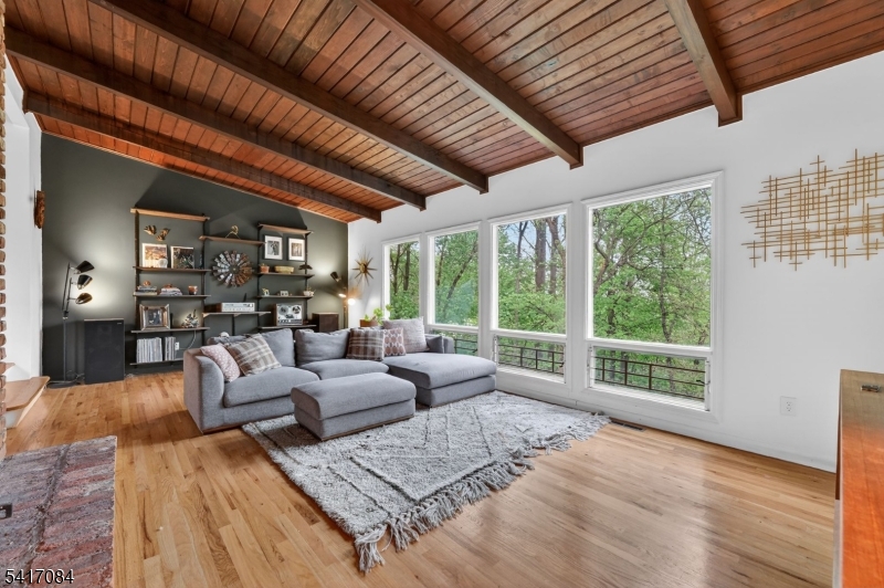 39 Skyline Dr