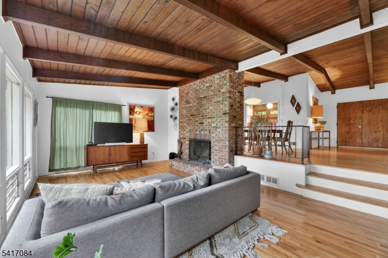 39 Skyline Dr