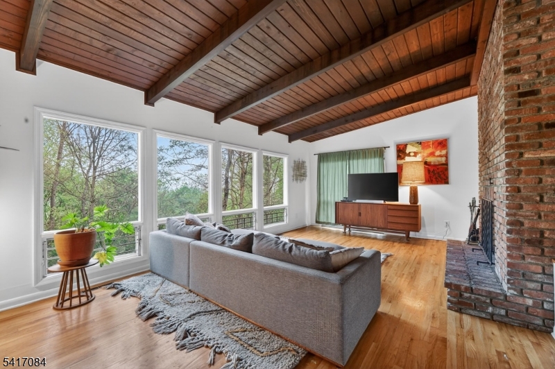 39 Skyline Dr