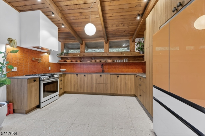 39 Skyline Dr