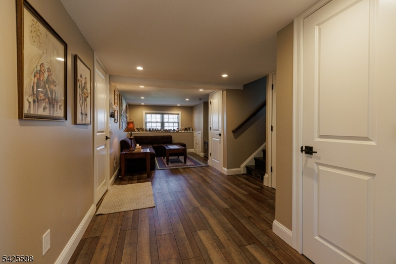 27 Schuyler Dr