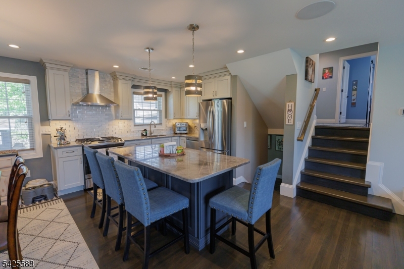 27 Schuyler Dr