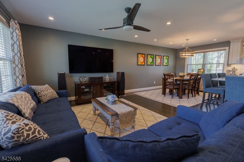 27 Schuyler Dr