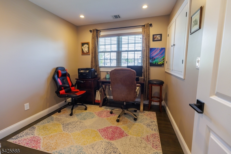 27 Schuyler Dr