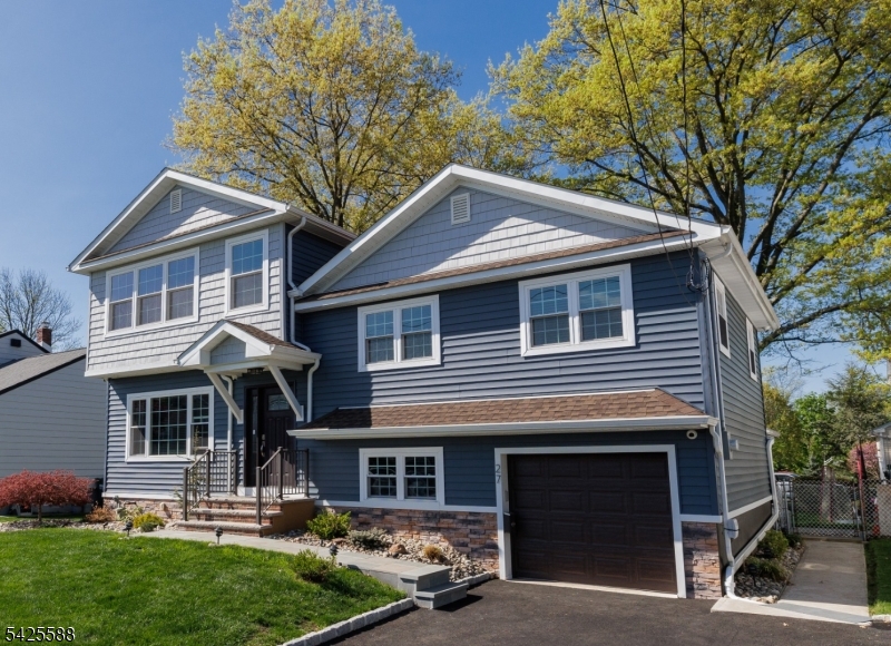 27 Schuyler Dr