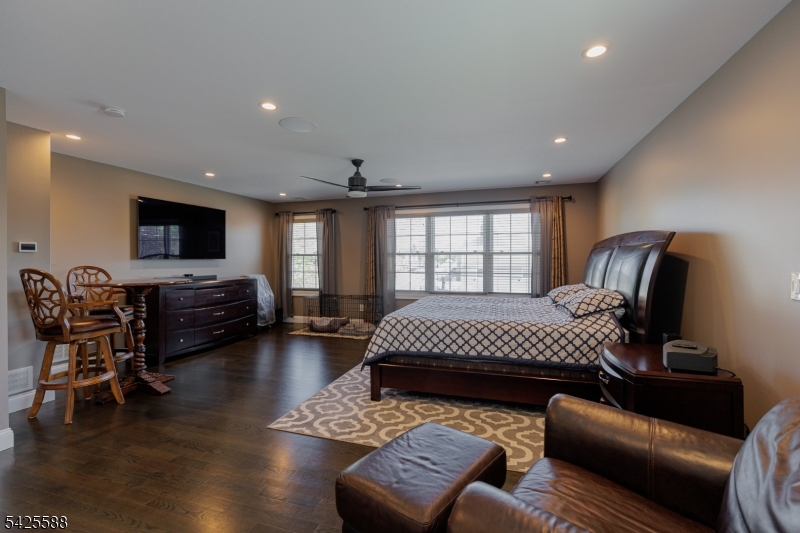 27 Schuyler Dr