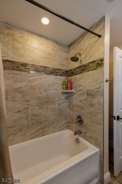 27 Schuyler Dr