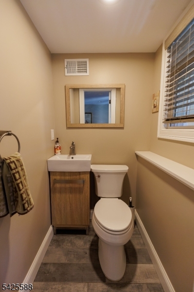 27 Schuyler Dr
