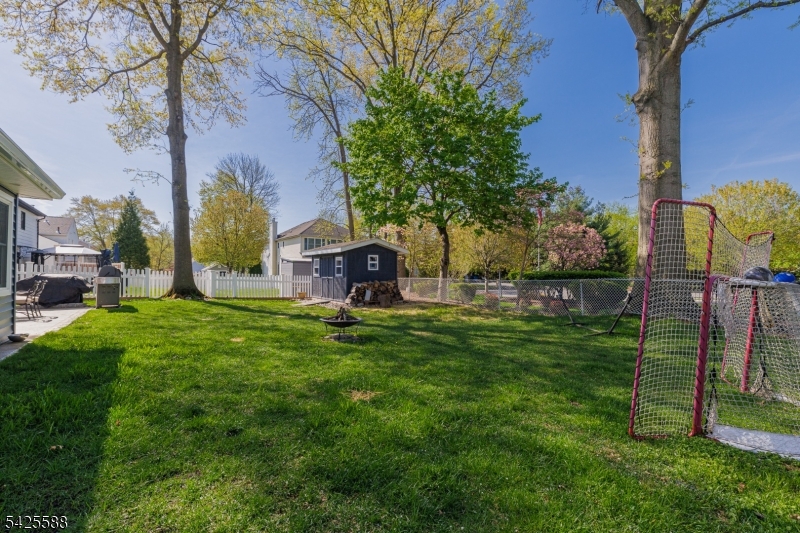 27 Schuyler Dr
