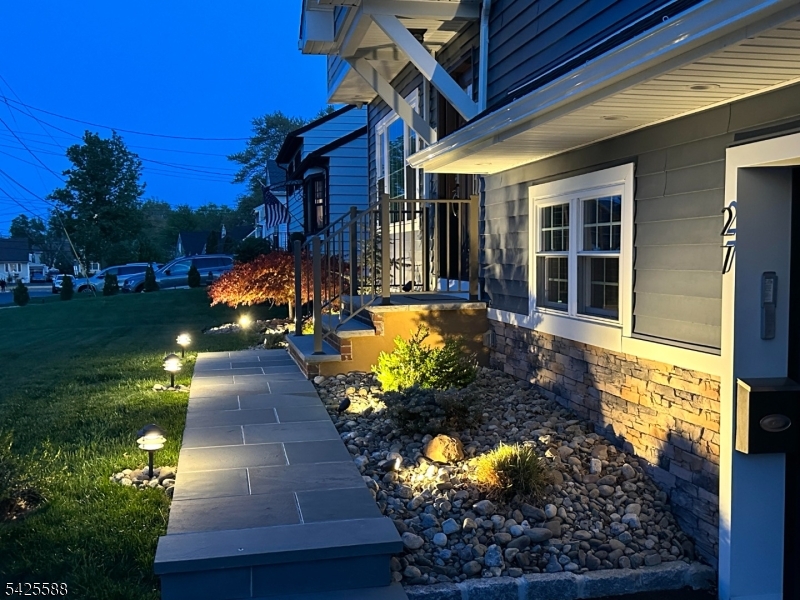 27 Schuyler Dr