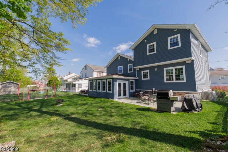 27 Schuyler Dr