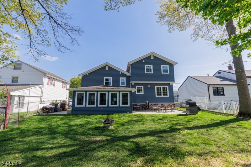 27 Schuyler Dr