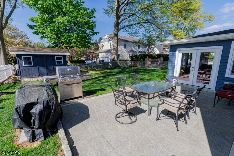 27 Schuyler Dr