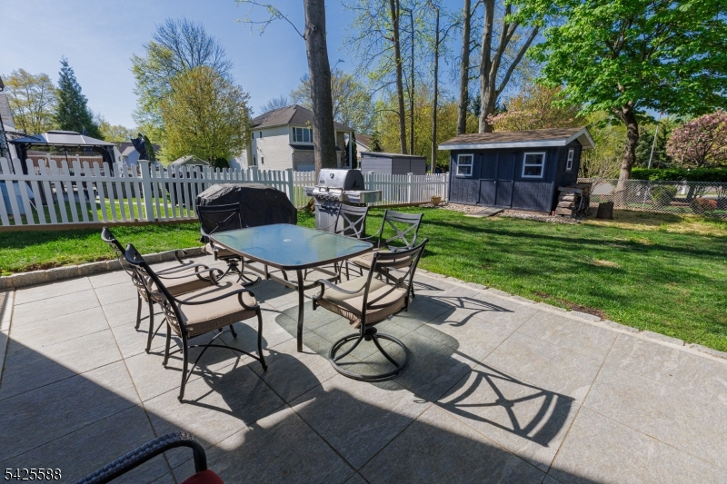 27 Schuyler Dr