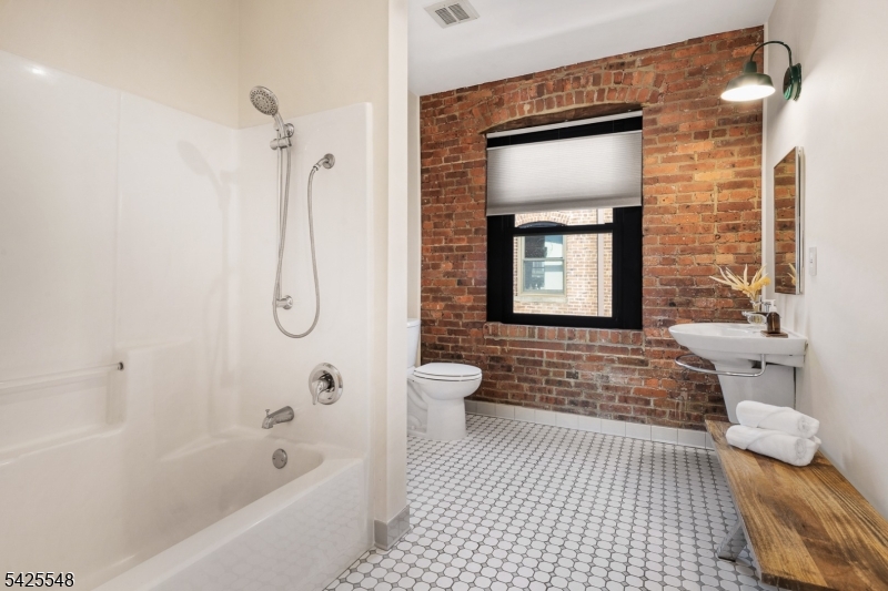 61 NJ Railroad Avenue #40