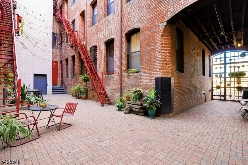 61 NJ Railroad Avenue #40