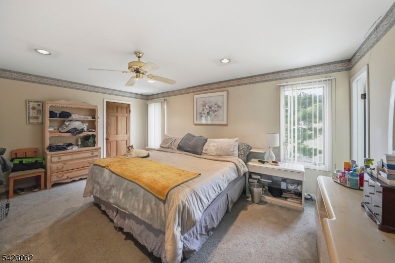 121 W Hill Rd