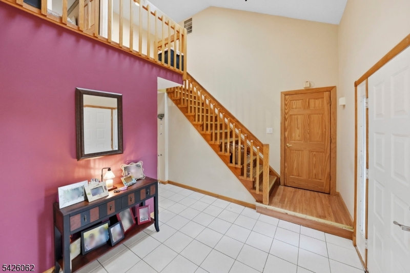 121 W Hill Rd