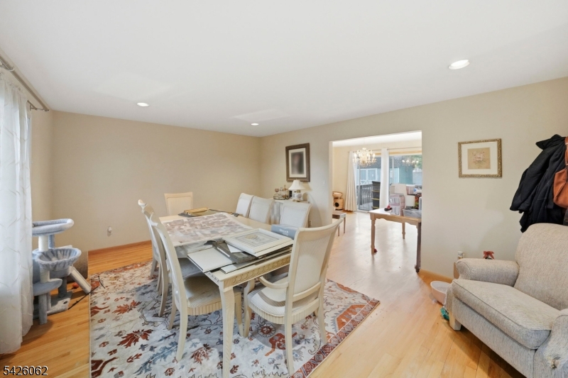 121 W Hill Rd