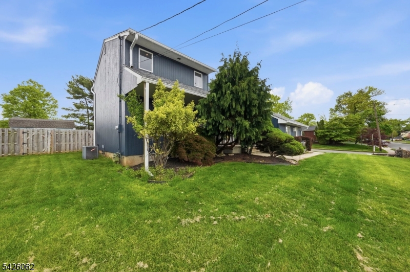 121 W Hill Rd