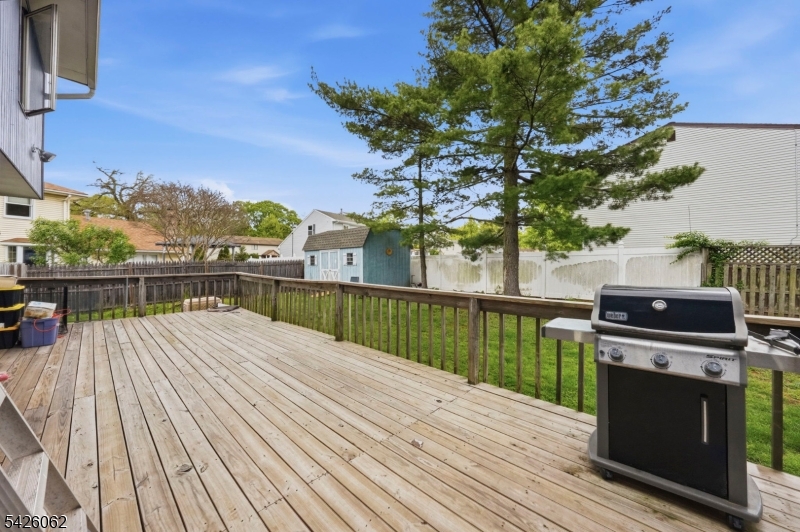 121 W Hill Rd