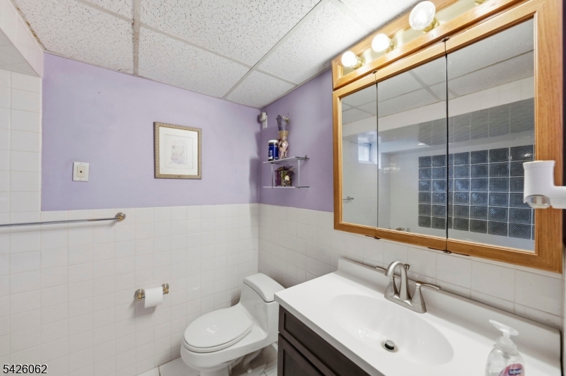 121 W Hill Rd