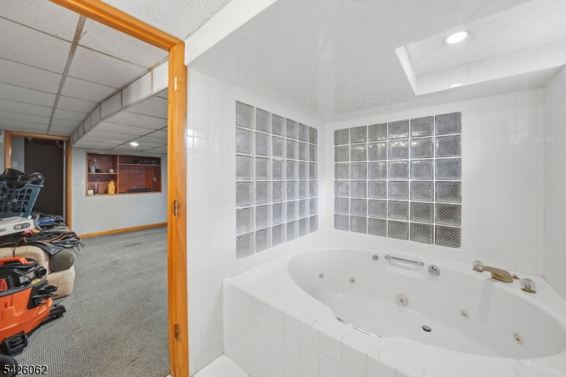 121 W Hill Rd