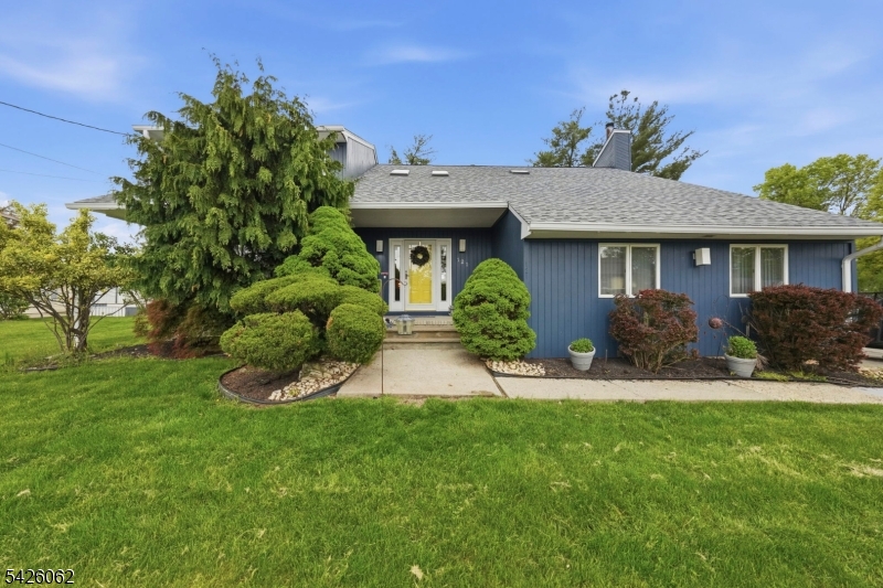 121 W Hill Rd