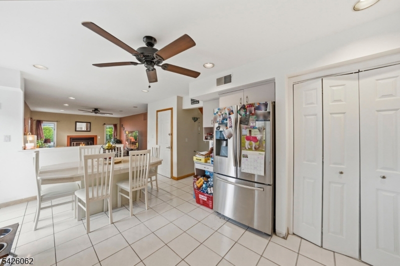121 W Hill Rd