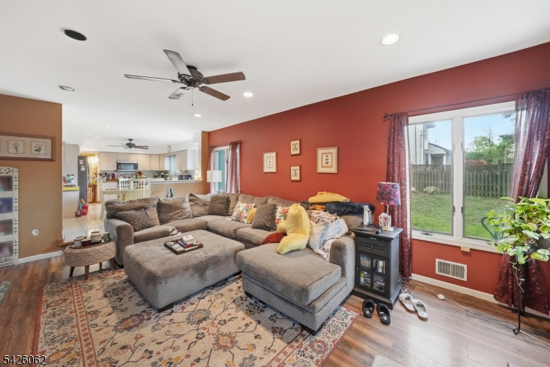 121 W Hill Rd