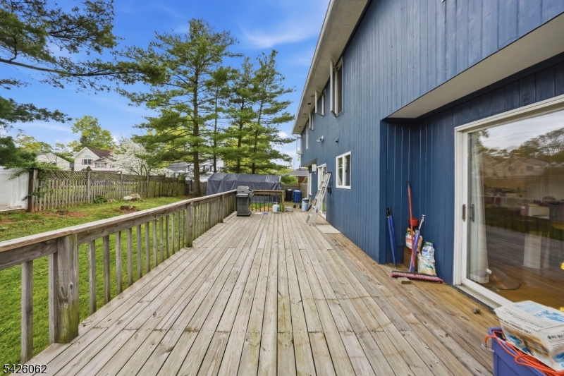 121 W Hill Rd