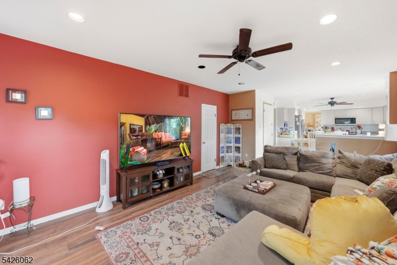 121 W Hill Rd