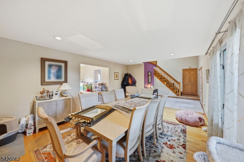 121 W Hill Rd