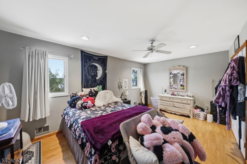 121 W Hill Rd