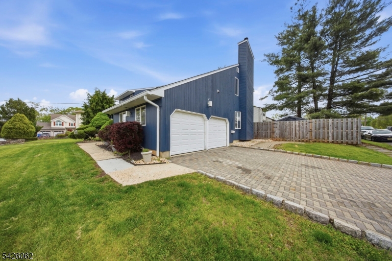 121 W Hill Rd