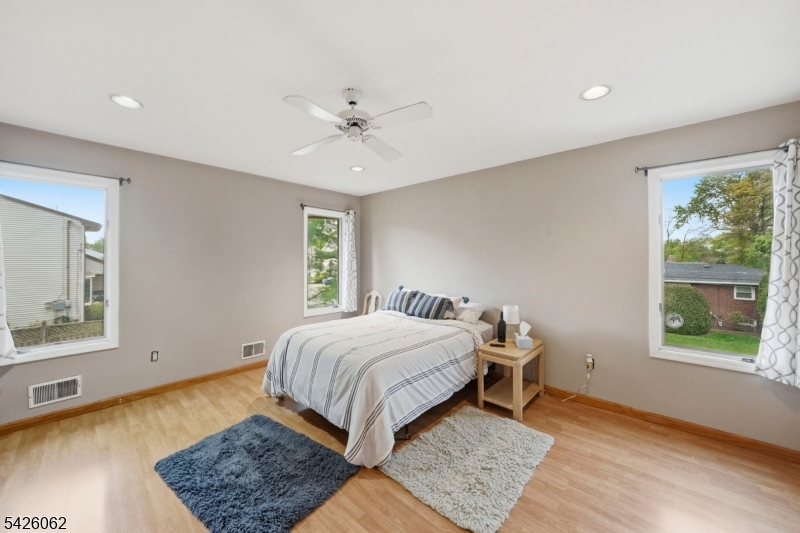 121 W Hill Rd