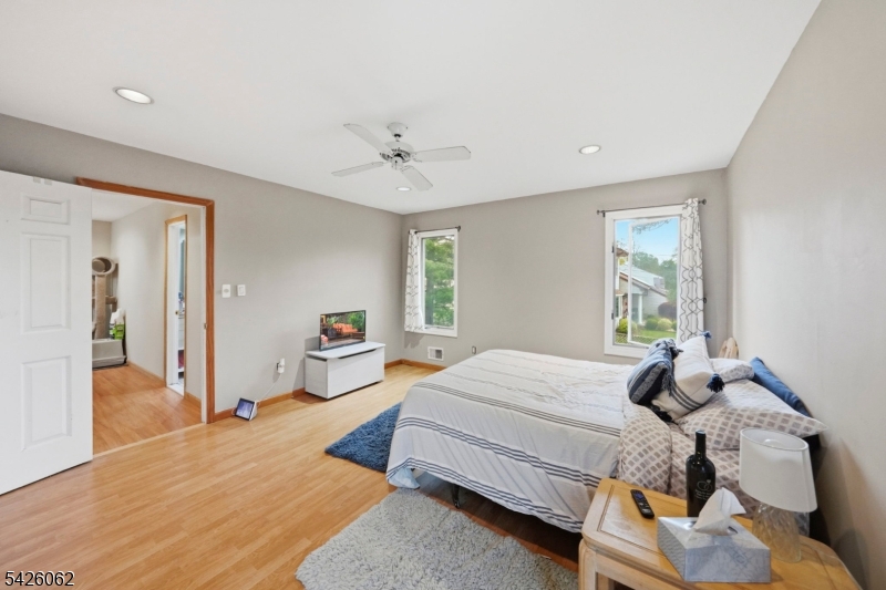 121 W Hill Rd