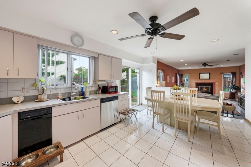 121 W Hill Rd