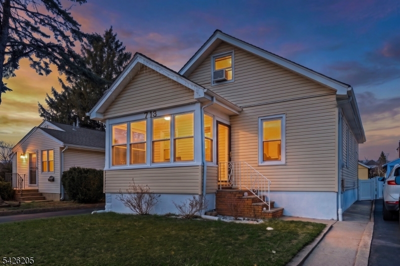 7 Henderson Blvd
