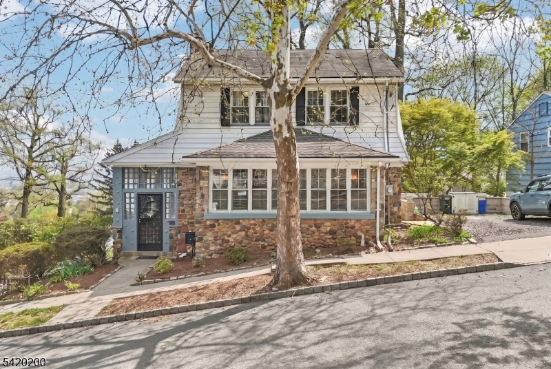 16 Jones Pl