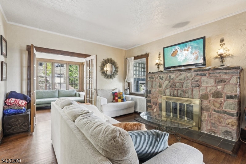 16 Jones Pl