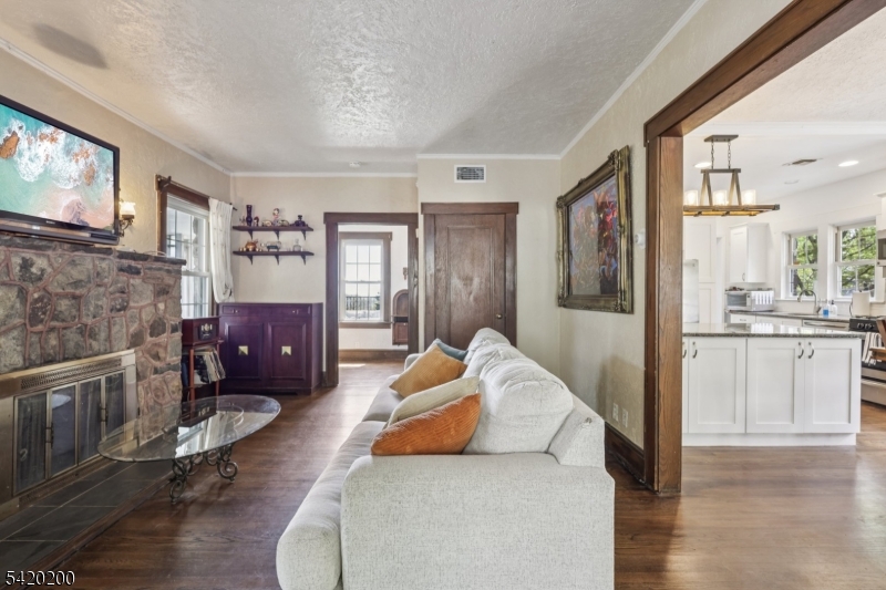 16 Jones Pl