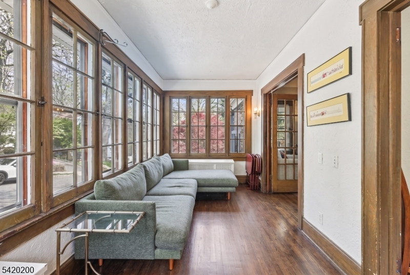 16 Jones Pl