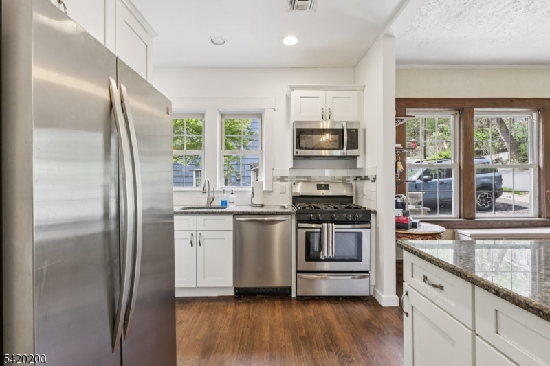 16 Jones Pl
